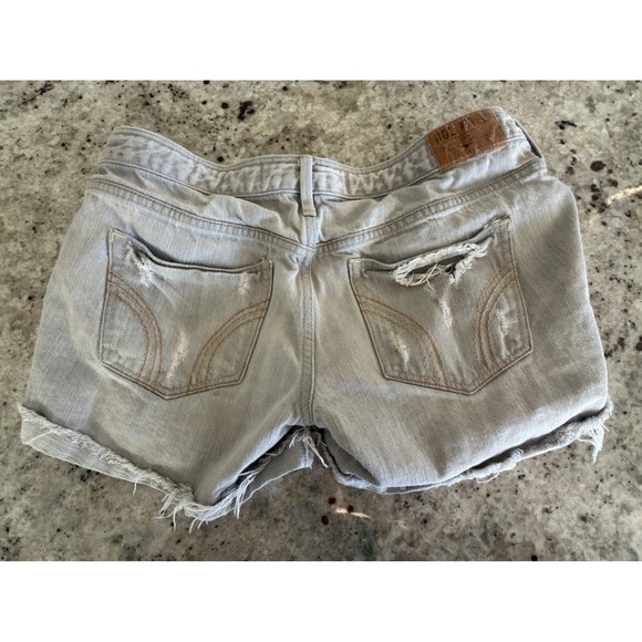 Hollister Size 7 (W28) Gray Distressed Denim Shorts - Picture 2 of 4
